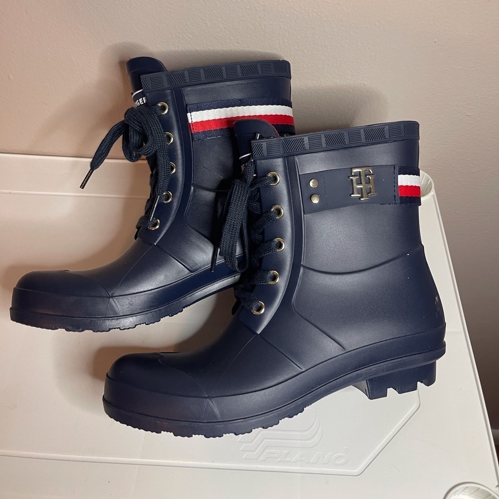 Tommy Hilfiger Rain Boots Navy Lace Up Size 7 Waterproof